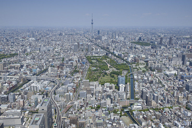 航拍的Kiba站从南侧到Kiba公园/东京天空树，Koto，东京